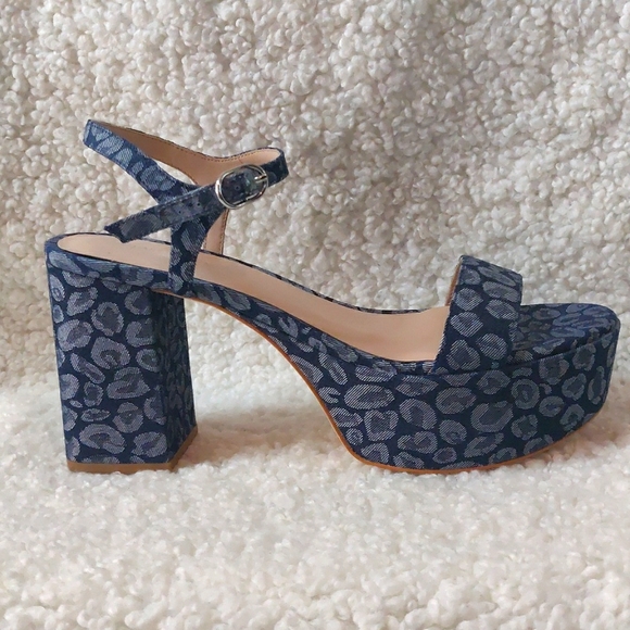 Stuart Weitzman Dancer Mif Block Platform Sandal Leopard printed denim/Blue. 8 B - Picture 6 of 11